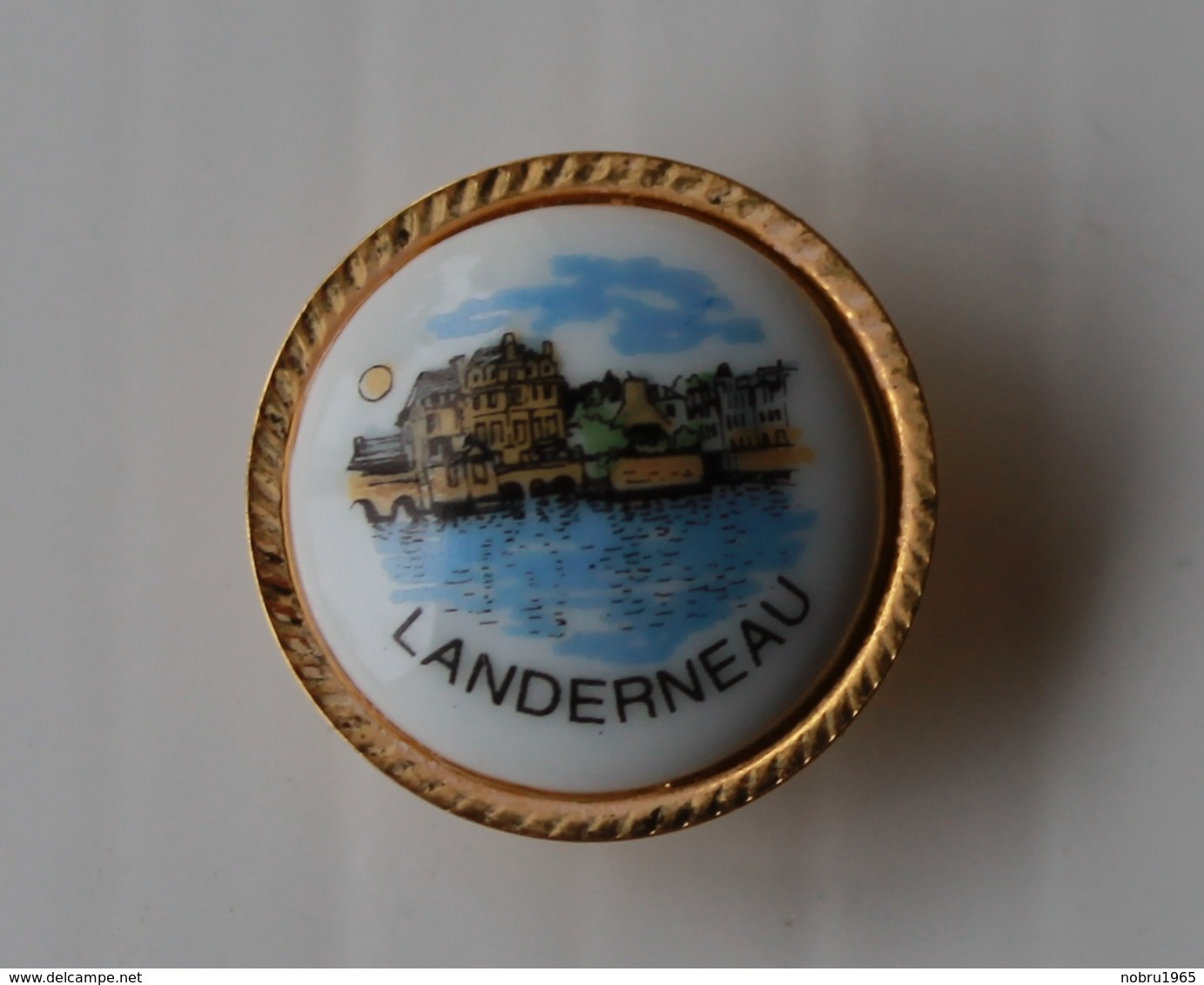 Pin's Blason Porcelaine Landerneau - Villes