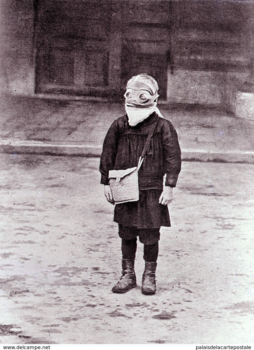 REIMS PETIT GARS ET SON MASQUE A GAZ TIRAGE MODERNE D APRES PLAQUE ANCIENNE                       JLM - Autres & Non Classés