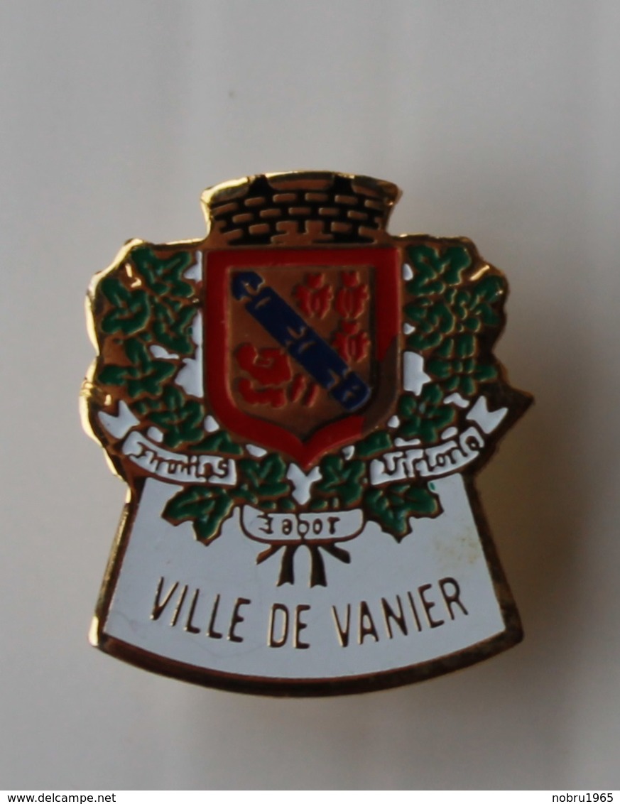 Pin's Blason Ville De Vanier . Québec Canada - Cities