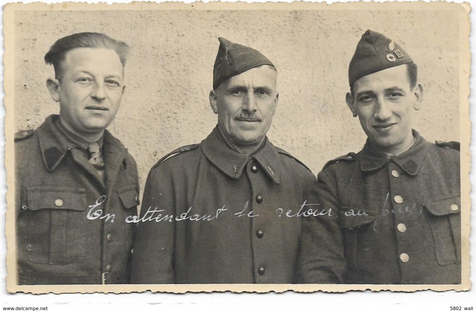 AYWAILLE : Photo-carte Avec 3 Prisonniers Belges Au Stalag VIIIA - Cachet Du Stalag Au Verso - Aywaille