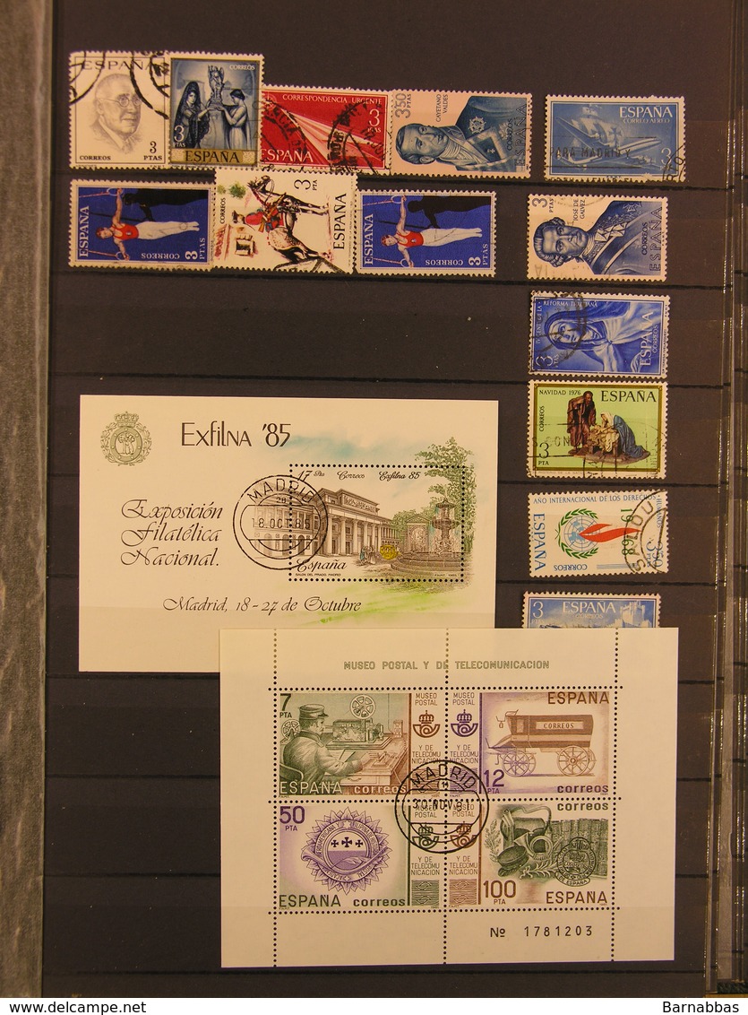 SPAIN - large quantity of stamps in stockbook (DC100)