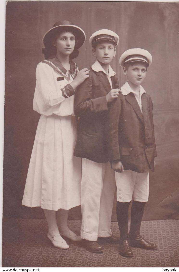 CZECH, PRAHA  ~  LADY, BOYS  ~  AMERICAN PHOTO STUDIO  ~    ORIGINAL PHOTO   ~   PC FORMAT - Anonyme Personen