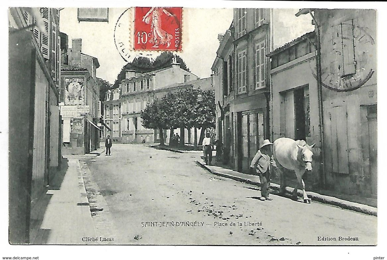 SAINT JEAN D'ANGELY - Place De La Liberté - Saint-Jean-d'Angely