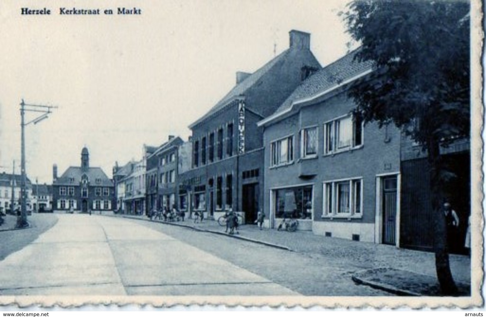 Herzele Kerkstraat En Markt Druk Van Boxstael De Canck  - Apotheek Fietsers - Herzele