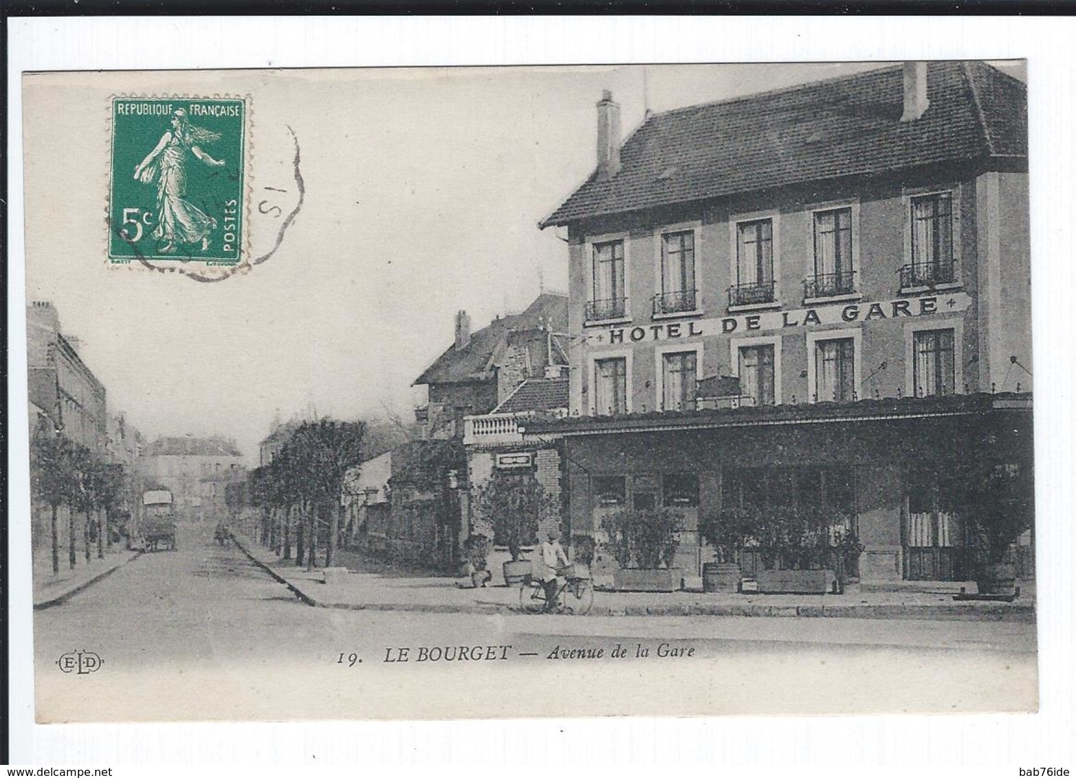 Dept 93. LE BOURGET. Avenue De La Gare. Belle Vue Sur Hôtel ++ Petite Animation + - Le Bourget