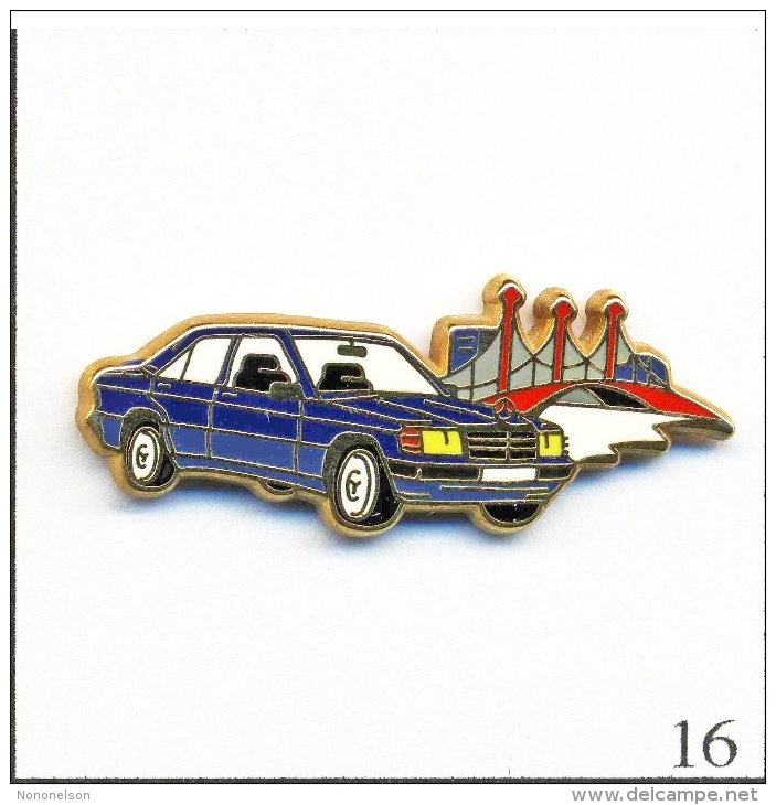 Pin's - Automobile - Mercedes 500 - Bleu Marine. Est. Arthus Bertrand Paris. Zamac. T191-16 - Mercedes