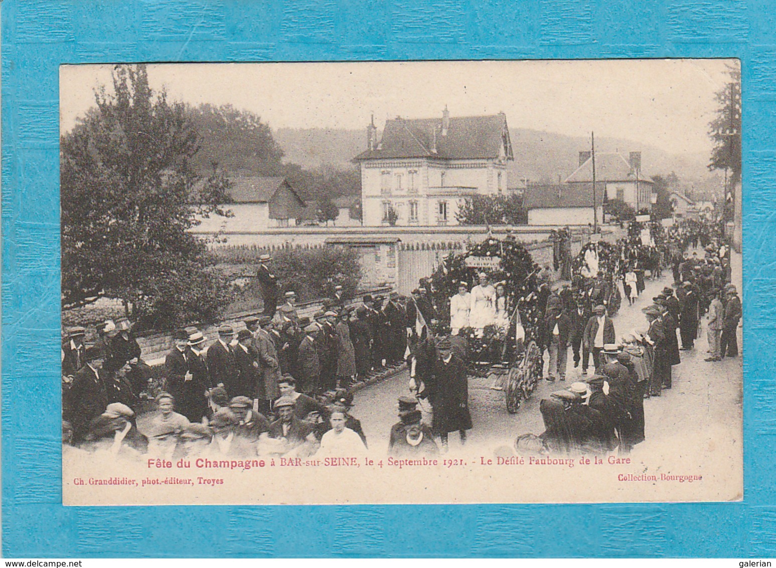 Barre-sur-Seine ( Aube ). - Fête Du Champagne, Le 4 Septembre 1921. - Le Défilé Faubourg De La Gare. - Bar-sur-Seine