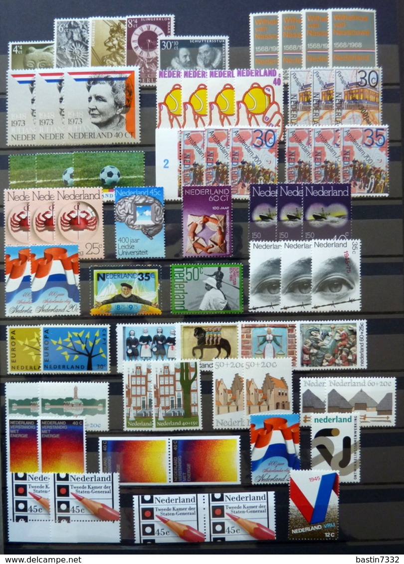 Netherlands/Pays-Bas collection in 3 stockbooks+yearsets+box with 70 booklets