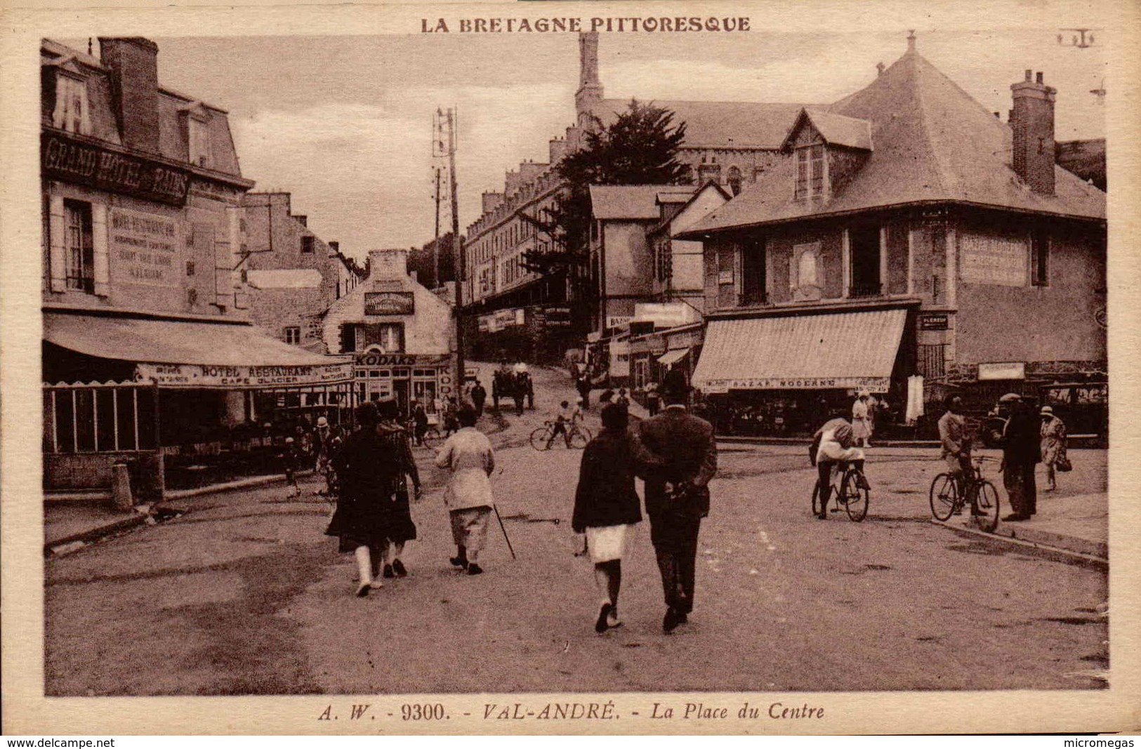 22 - VAL-ANDRE - La Place Du Centre - Autres & Non Classés