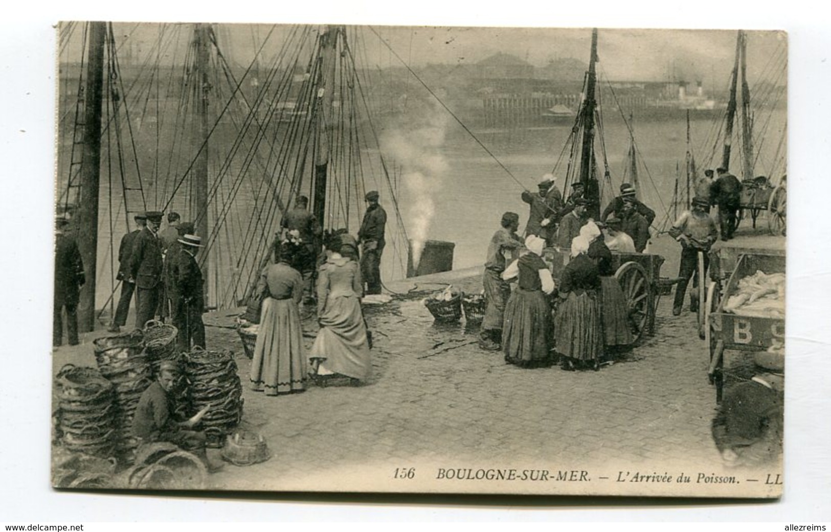 CPA 62 : BOULOGNE Sur MER   Arrivée Du Poisson A  VOIR  !!!!!!! - Boulogne Sur Mer