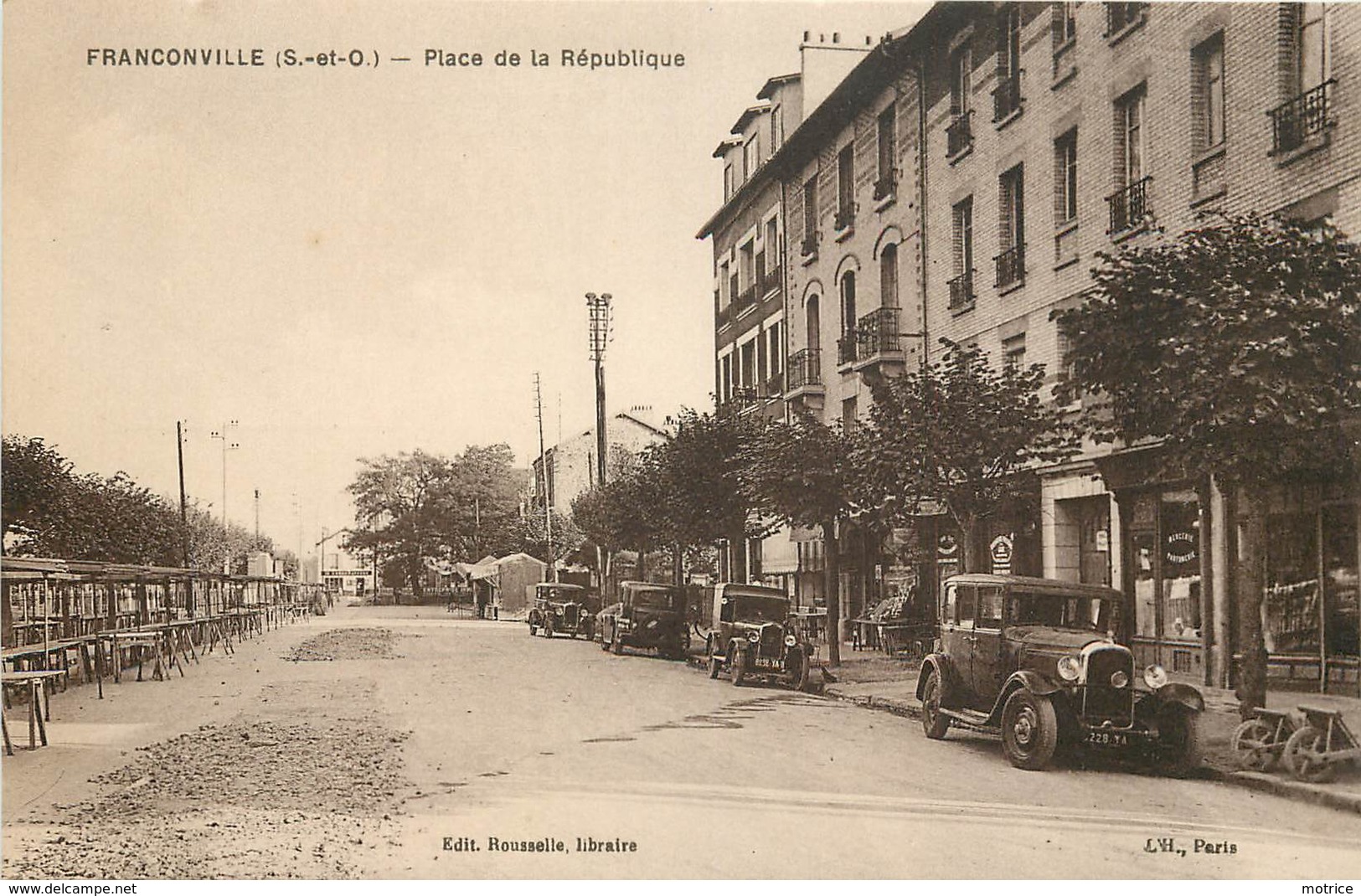 FRANCONVILLE -  Place De La République, Marché Et Voitures. - Franconville