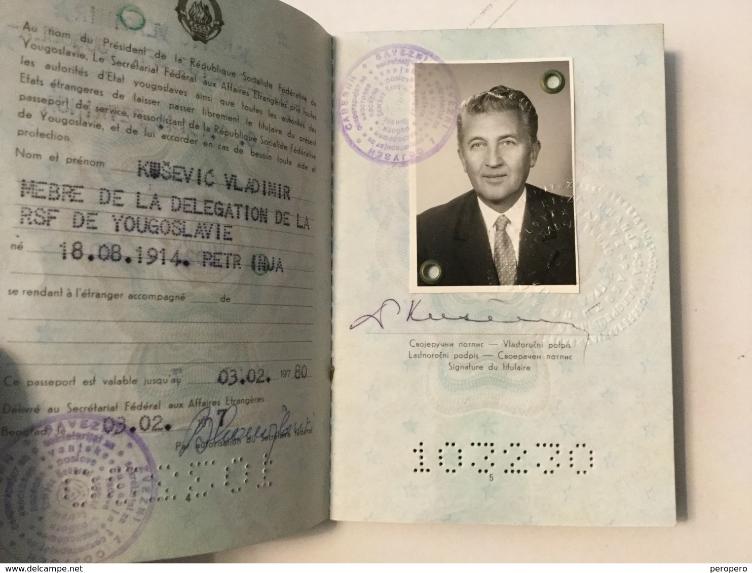 PASSPORT   REISEPASS  PASSAPORTO   PASSEPORT  DE SERVICE 1977. - Historische Dokumente