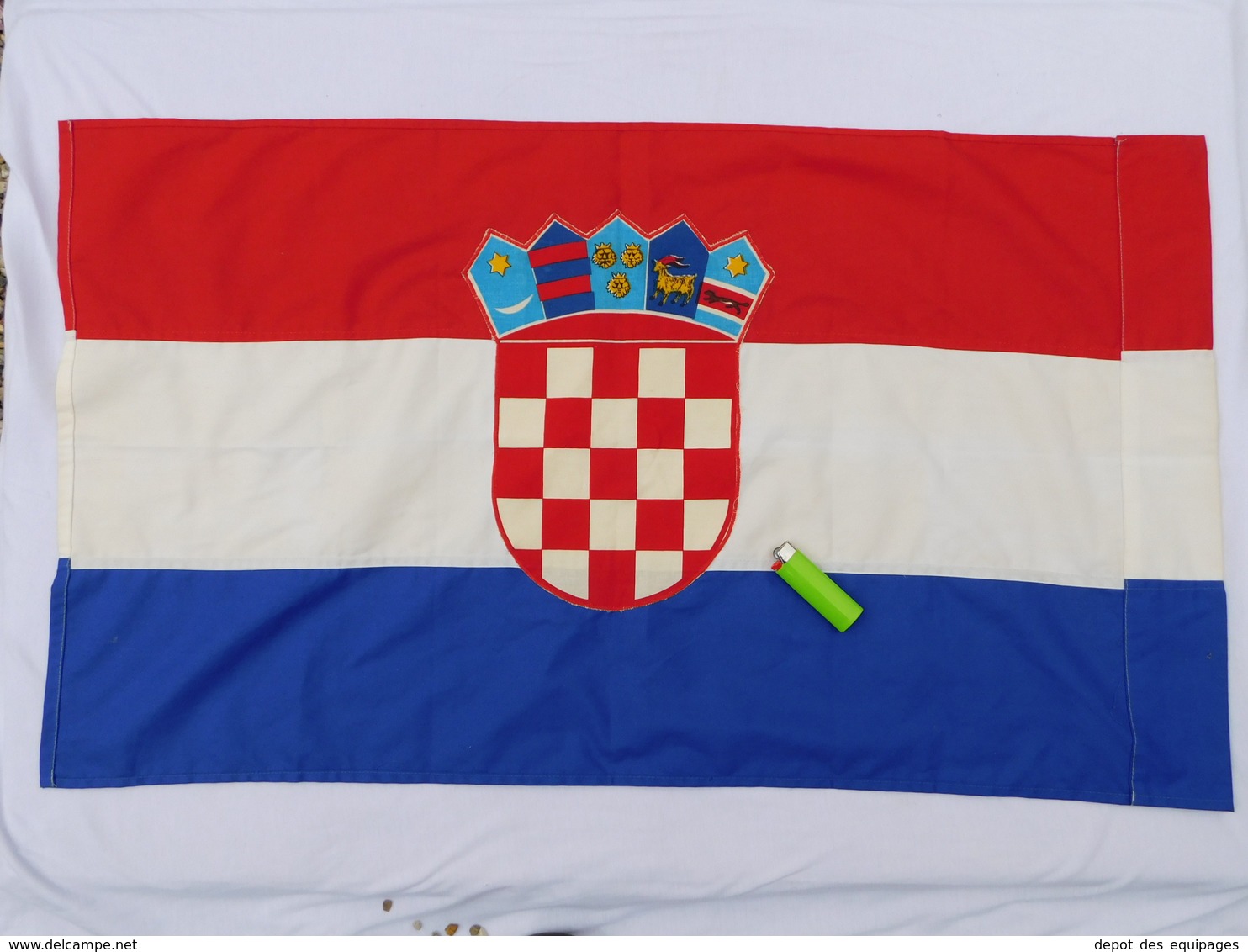 DRAPEAU CROATIE  Années 2000  ............état Neuf - Drapeaux