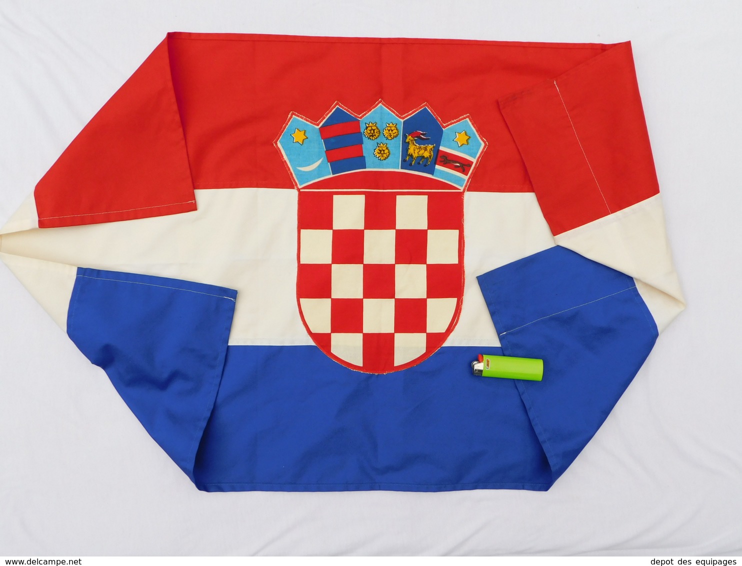 DRAPEAU CROATIE  Années 2000  ............état Neuf - Drapeaux