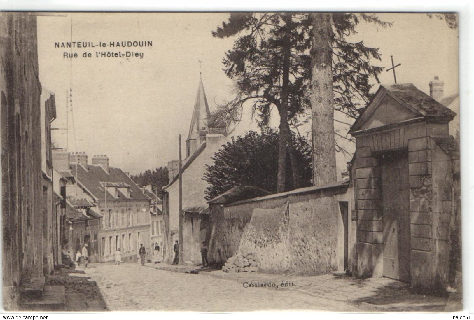 1 Cpa Nanteuil Le Haudouin - Rue De L'hôtel Dieu - Nanteuil-le-Haudouin