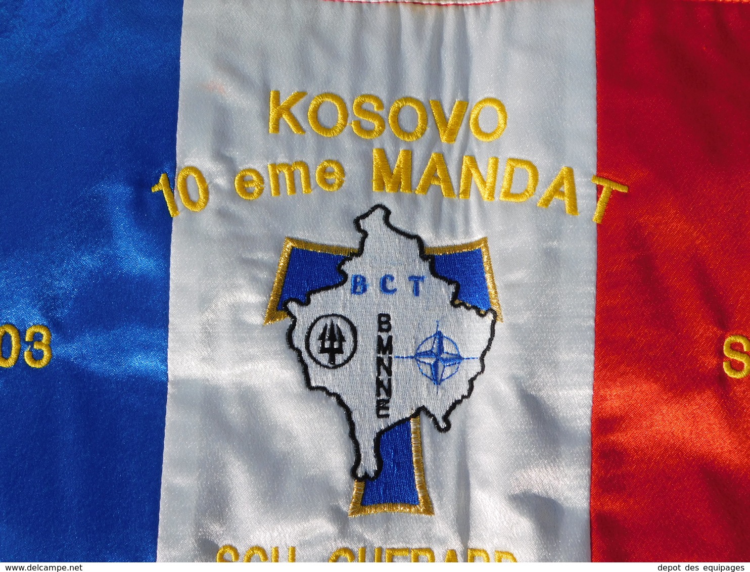 DRAPEAU KOSOVO - OPERATION TRIDENT  - 2003  ............état Neuf - Flags