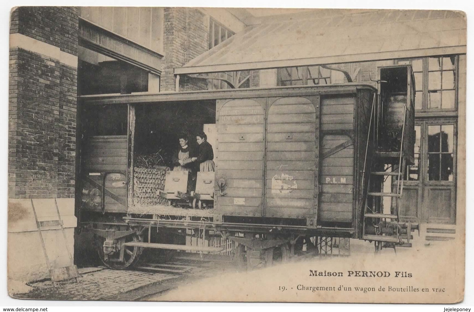 25 - Pontarlier - Maison PERNOD Fils - Chargement D'un Wagon De Bouteilles En Vrac - Pontarlier