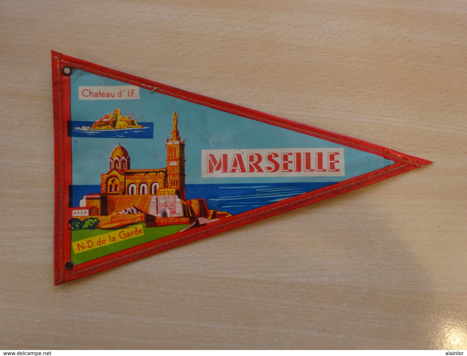 Fanion Touristique France MARSEILLE  (vintage Années 60) - (Vaantje - Wimpel - Pennant - Banderin) - Obj. 'Souvenir De'