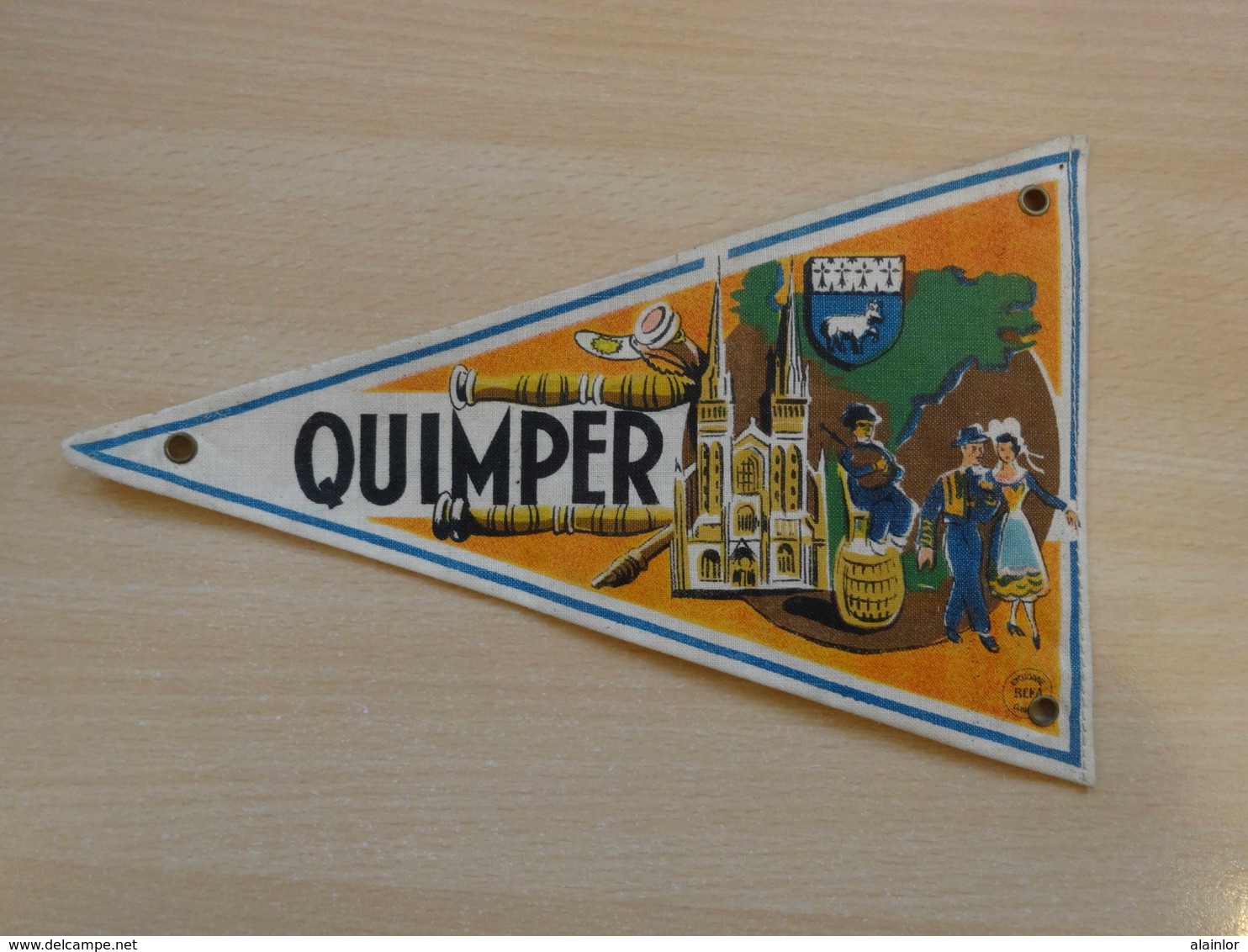 Fanion Touristique France QUIMPER (vintage Années 60) - (Vaantje - Wimpel - Pennant - Banderin) - Obj. 'Souvenir De'