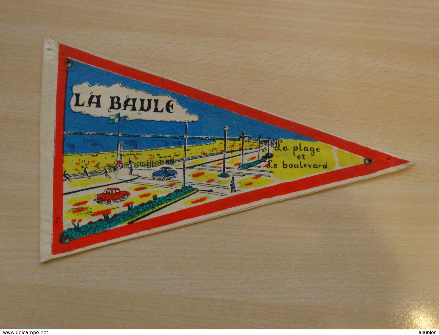 Fanion Touristique France LA BAULE - LA COTE D'AMOUR (vintage Années 60) - (Vaantje - Wimpel - Pennant - Banderin) - Obj. 'Souvenir De'