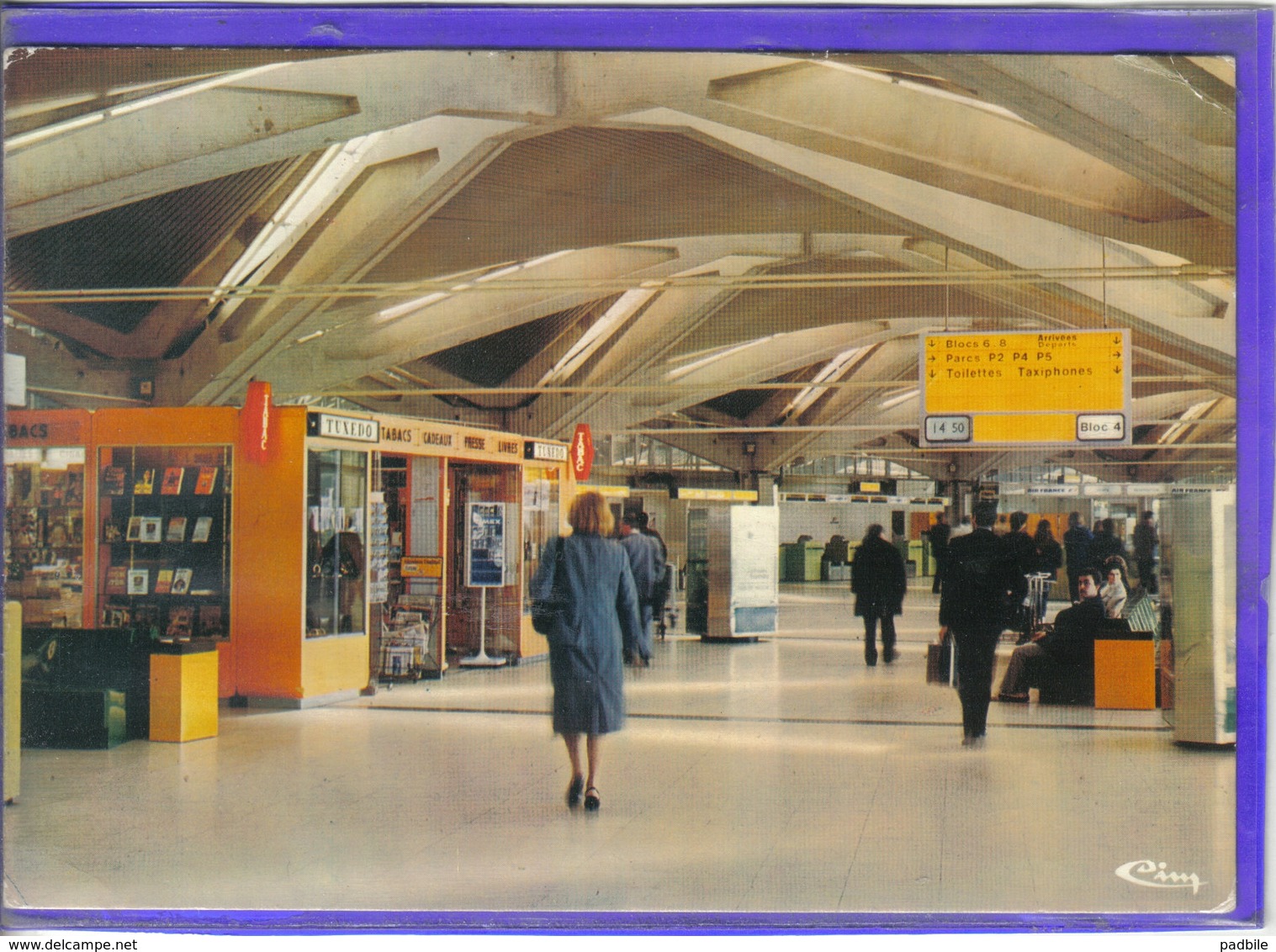 Carte Postale Lyon  Aéroport  International De Satolas   Très Beau Plan - Aerodromi