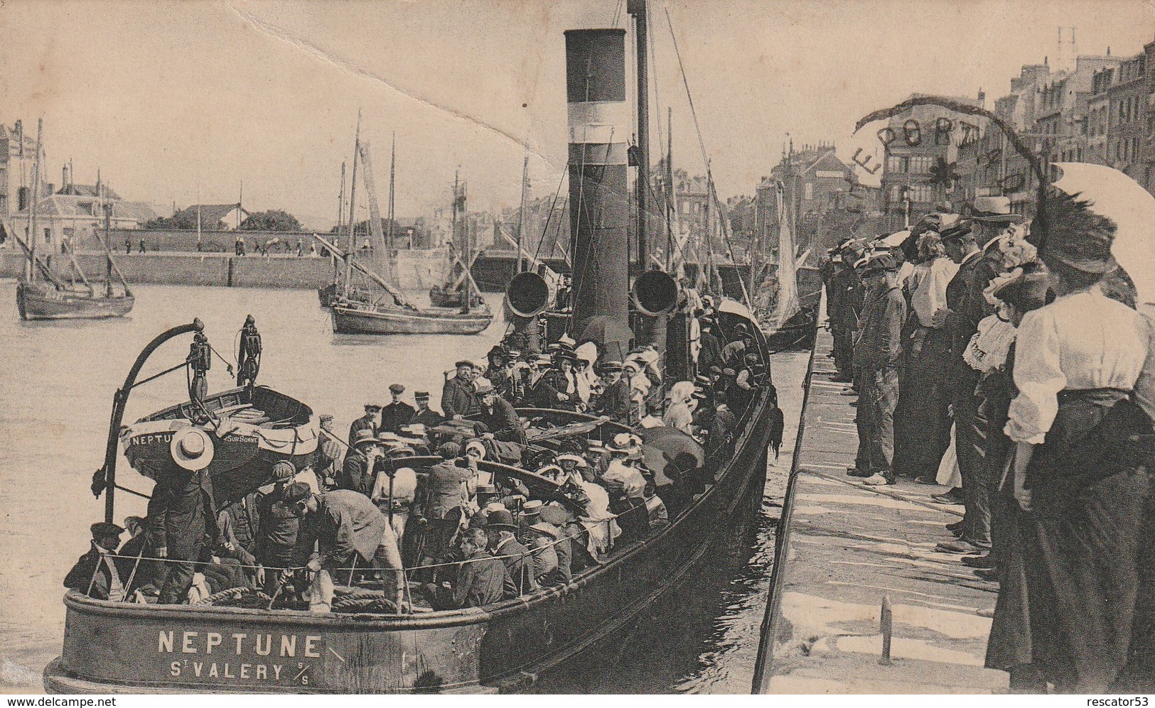 Rare Cpa Le Tréport Départ Du Neptune Pour St Valéry Très Animée - Le Treport