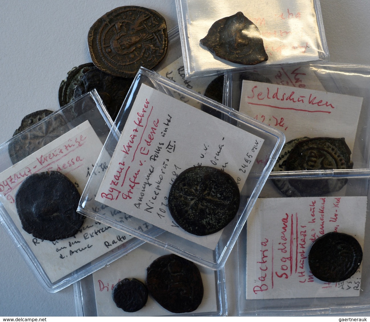 Byzanz: Kleines Konvolut Von 13 Byzantinischen Kupfermünzen, Z.T. Bestimmt. Interessantes Konvolut F - Byzantinische Münzen