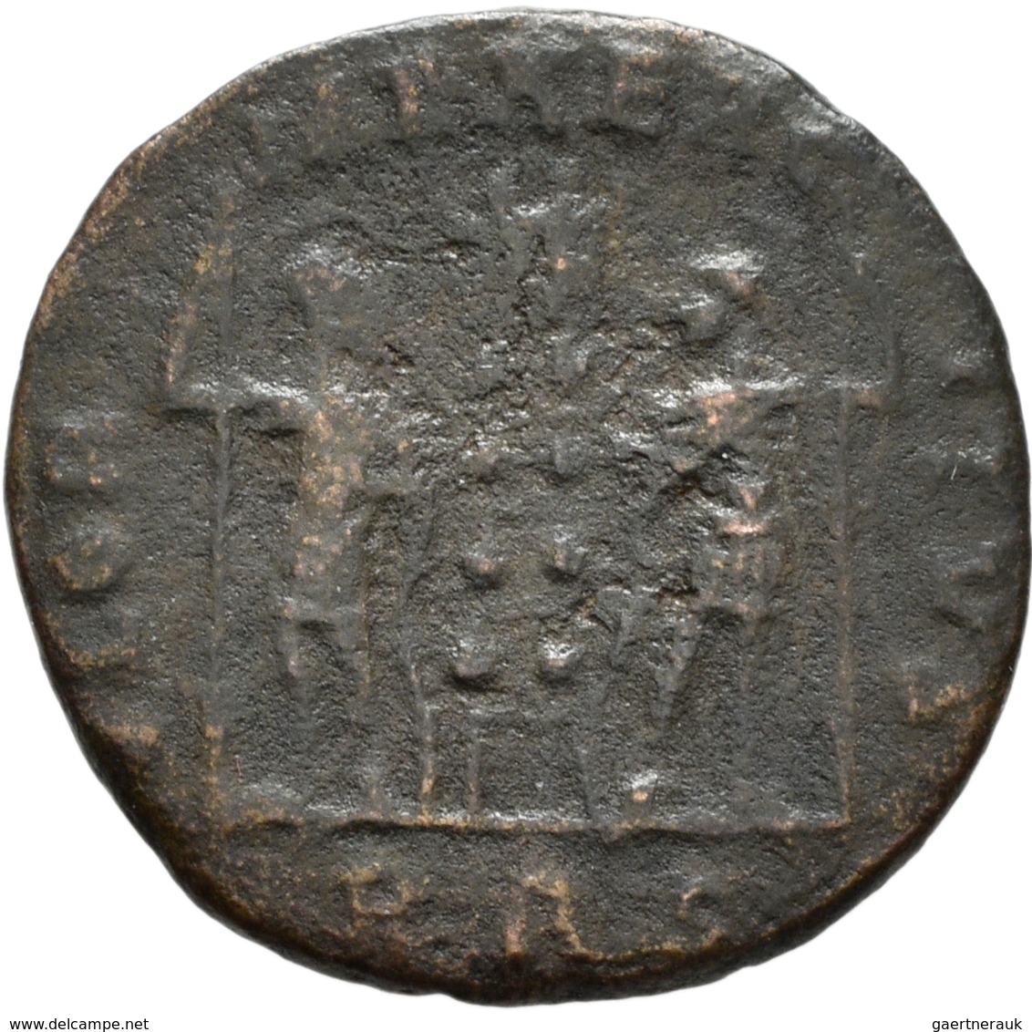 Antike: Lot von 48 antiker, meist römischer Kleinbronzemünzen aus der römischen Kaiserzeit, diverse