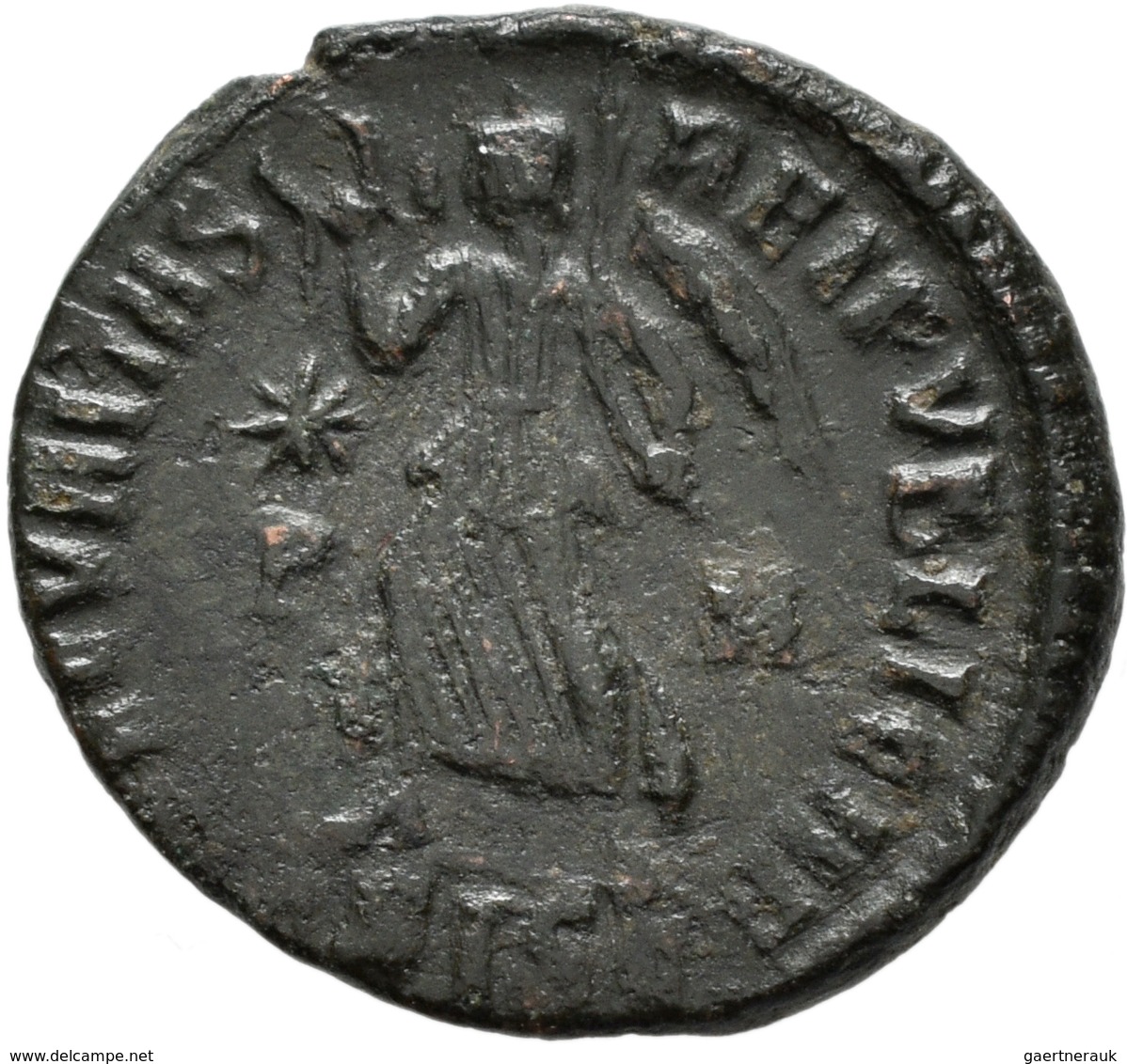 Antike: Lot von 48 antiker, meist römischer Kleinbronzemünzen aus der römischen Kaiserzeit, diverse