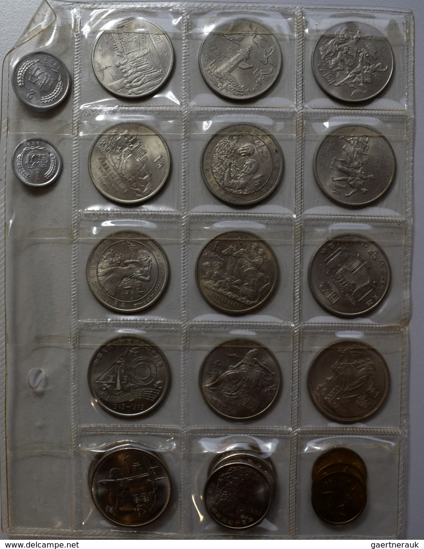 China - Volksrepublik: Lot 22 Münzen Aus Der Volksrepublik, überwiegend 1 Yuan 1984-1990. Dabei Auch - China