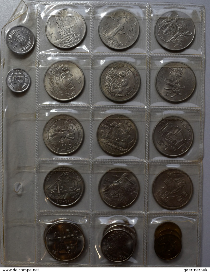 China - Volksrepublik: Lot 22 Münzen Aus Der Volksrepublik, überwiegend 1 Yuan 1984-1990. Dabei Auch - Chine