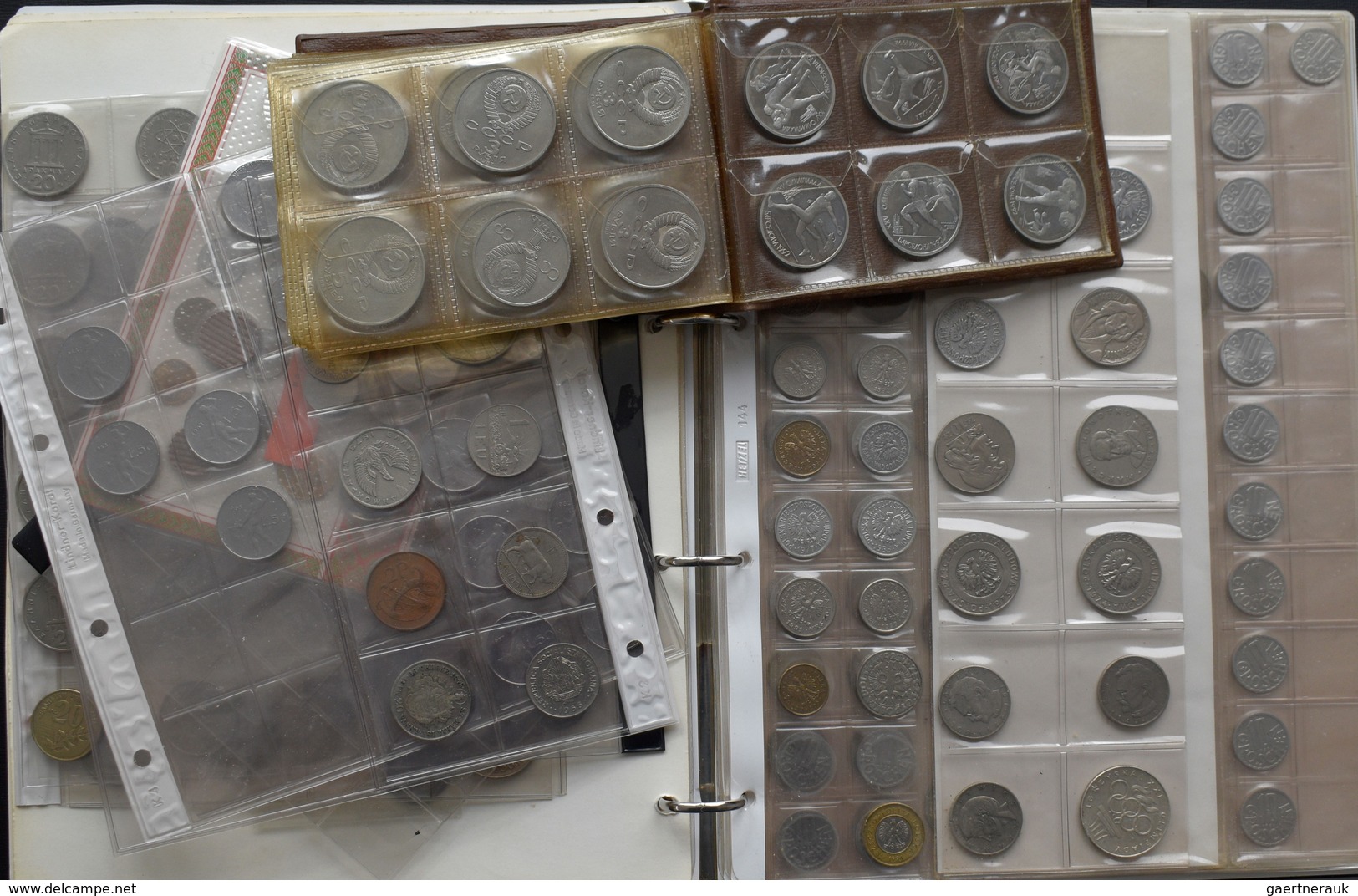 Europa: 2 Alben Mit Münzen überwiegend Aus Europa, Dabei CSSR, Polen, Österreich, Jugoslawien Und Ru - Andere - Europa