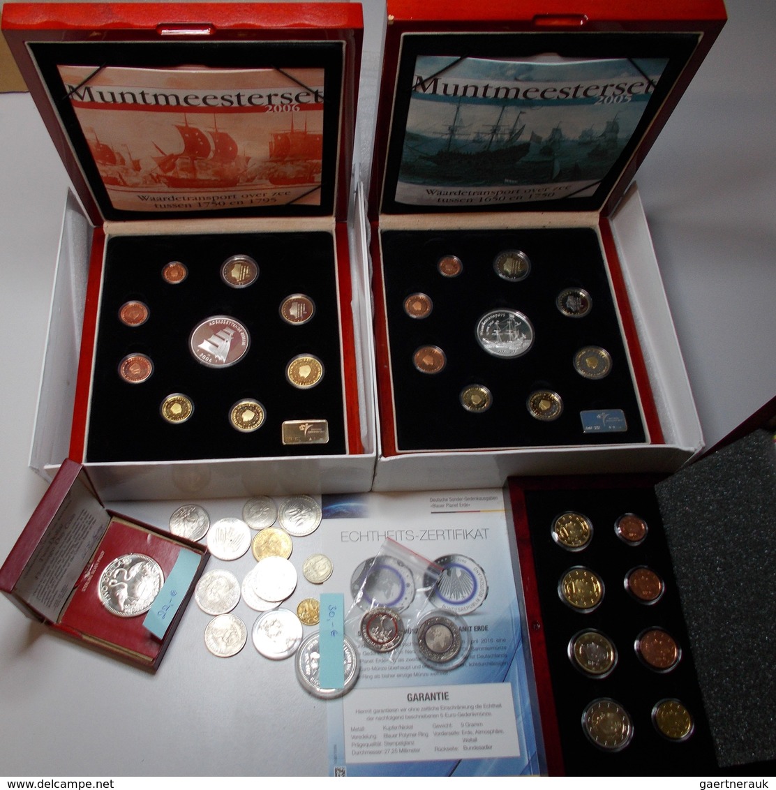Euromünzen: Kleines Lot Mit Folgendem Inhalt: 2 X KMS Aus Den Niederlande, Muntmeesterset 2005 + 200 - Sonstige & Ohne Zuordnung
