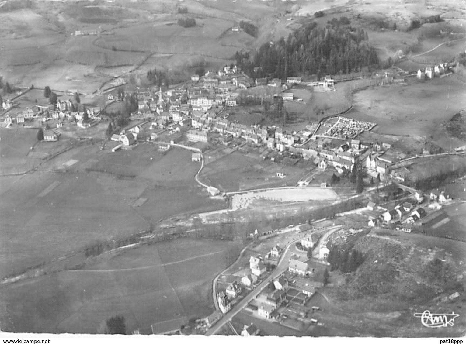 15 - CONDAT En FENIERS :  Vue Générale Aérienne - CPSM Dentelée Noir Blanc Grand Format 1954 - Cantal - Condat