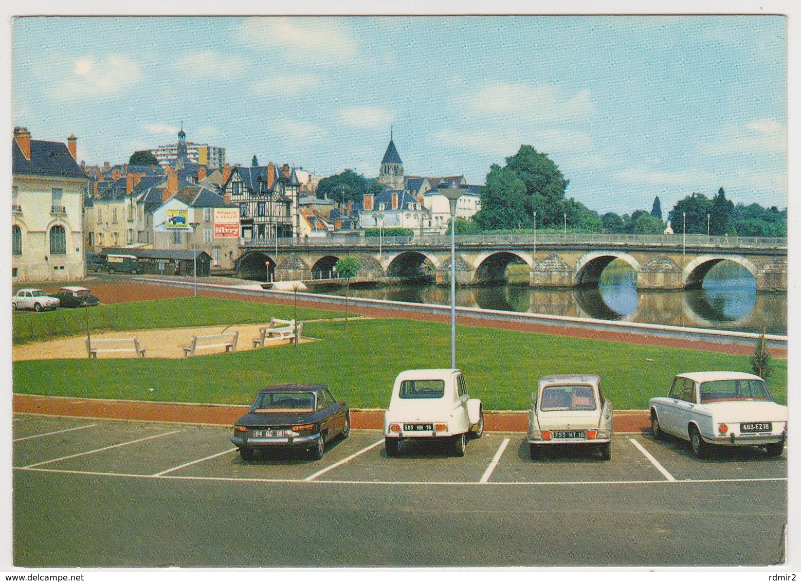 1231/ VIERZON. Le Pont Sur L'Yèvre.- Voitures, Cars, Coches, Macchine.- Non écrite. Unused. No Escrita. Non Scritta. - Vierzon