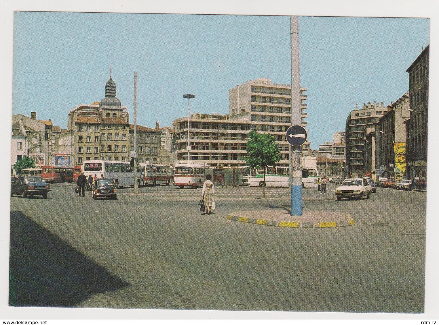 1232/ SAINT-ETIENNE Place Chavanelle (1982).- Bus, Autobus.voitures, Cars, Macchine.- Non écrite. Unused. Non Scritta. - Saint Etienne