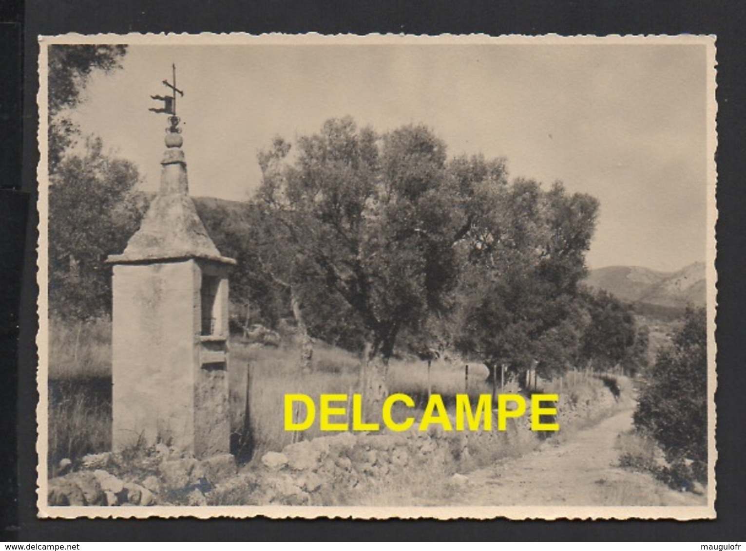 DD / PHOTOGRAPHIE DE F. BARUZZI-OSTAL / CÔTE D' AZUR : ORATOIRE DANS LA CAMPAGNE - Photographie