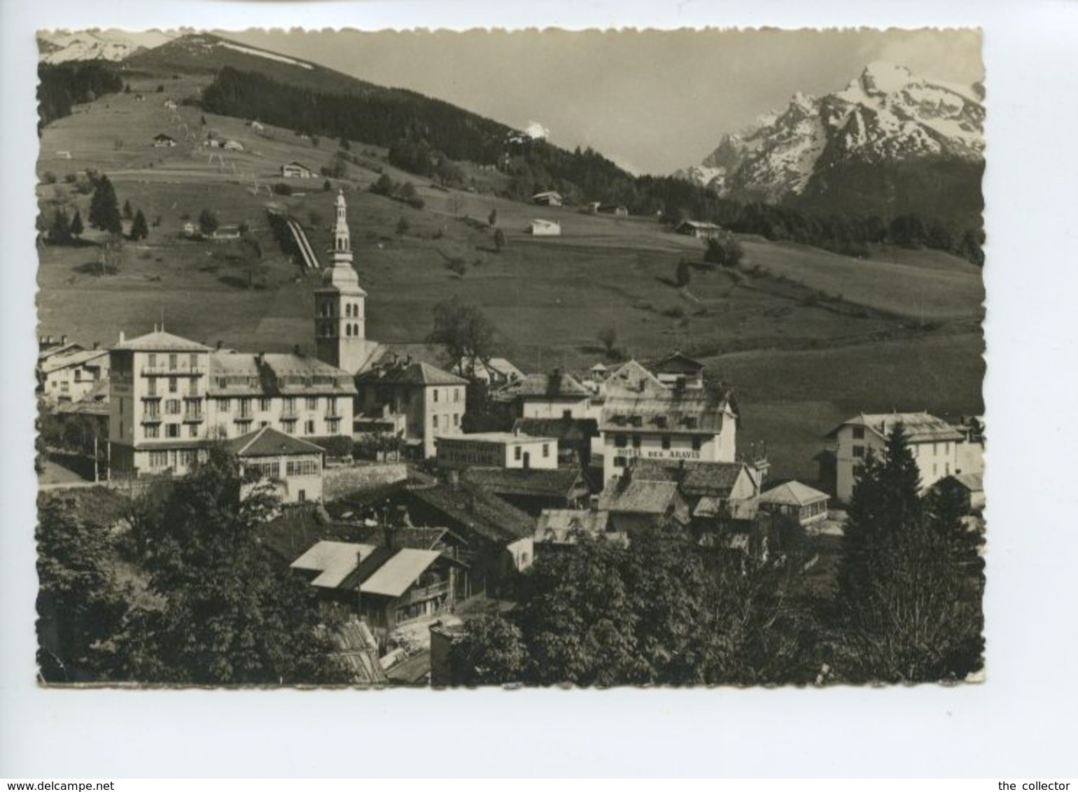 La Clusaz - Vue Generale Et L Etale - Non Voyagee - Petit Prix - La Clusaz