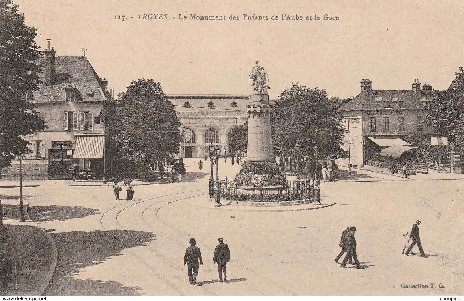 10 - Carte Postale Ancienne De  TROYES    Le Monument Et La Gare - Troyes