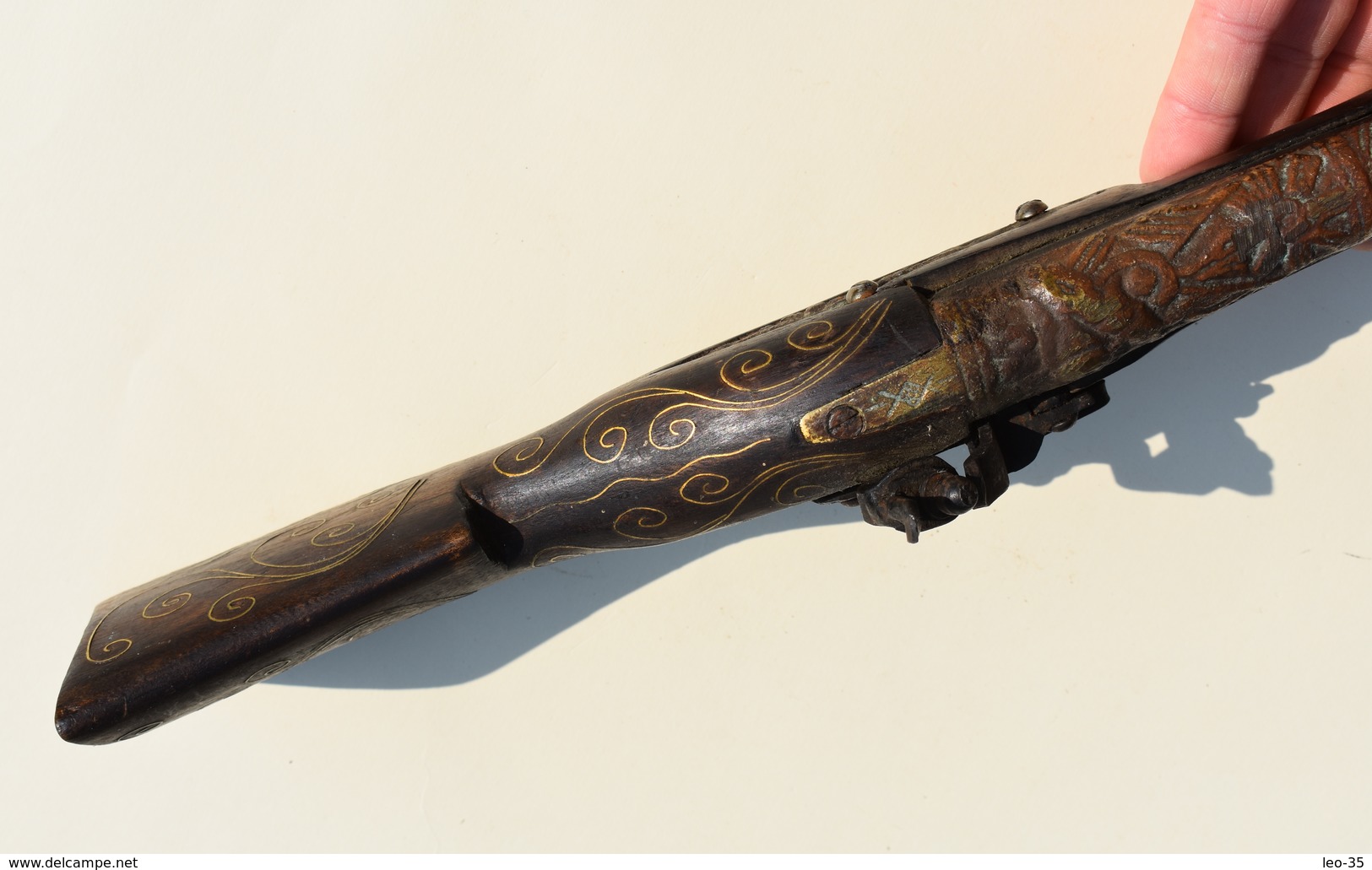 Reproduction de Pistolet à silex style Oriental ou Mexicain décor de nacre et fil de laiton