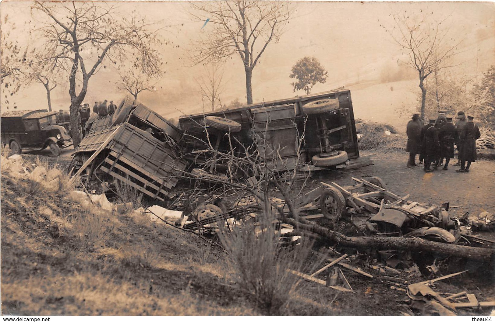 ¤¤  -  Carte-Photo Non Située   -  Accident De Camion ?? Bombardement ??  -  Lire Le Texte Au Dos    -  ¤¤ - Unclassified