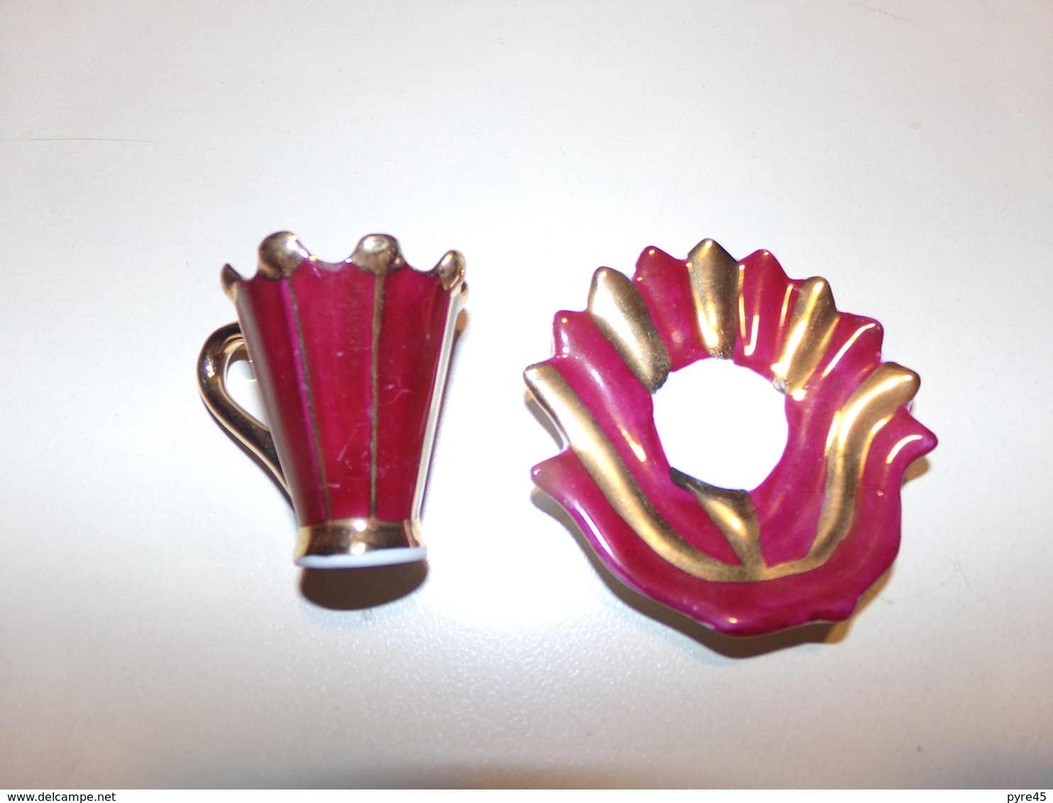 Miniature Tasse Et Sa Soucoupe Bordeaux Et Or - Andere & Zonder Classificatie