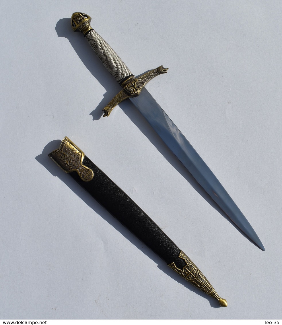 Reproduction de dague de chevalier marqué Lancelot