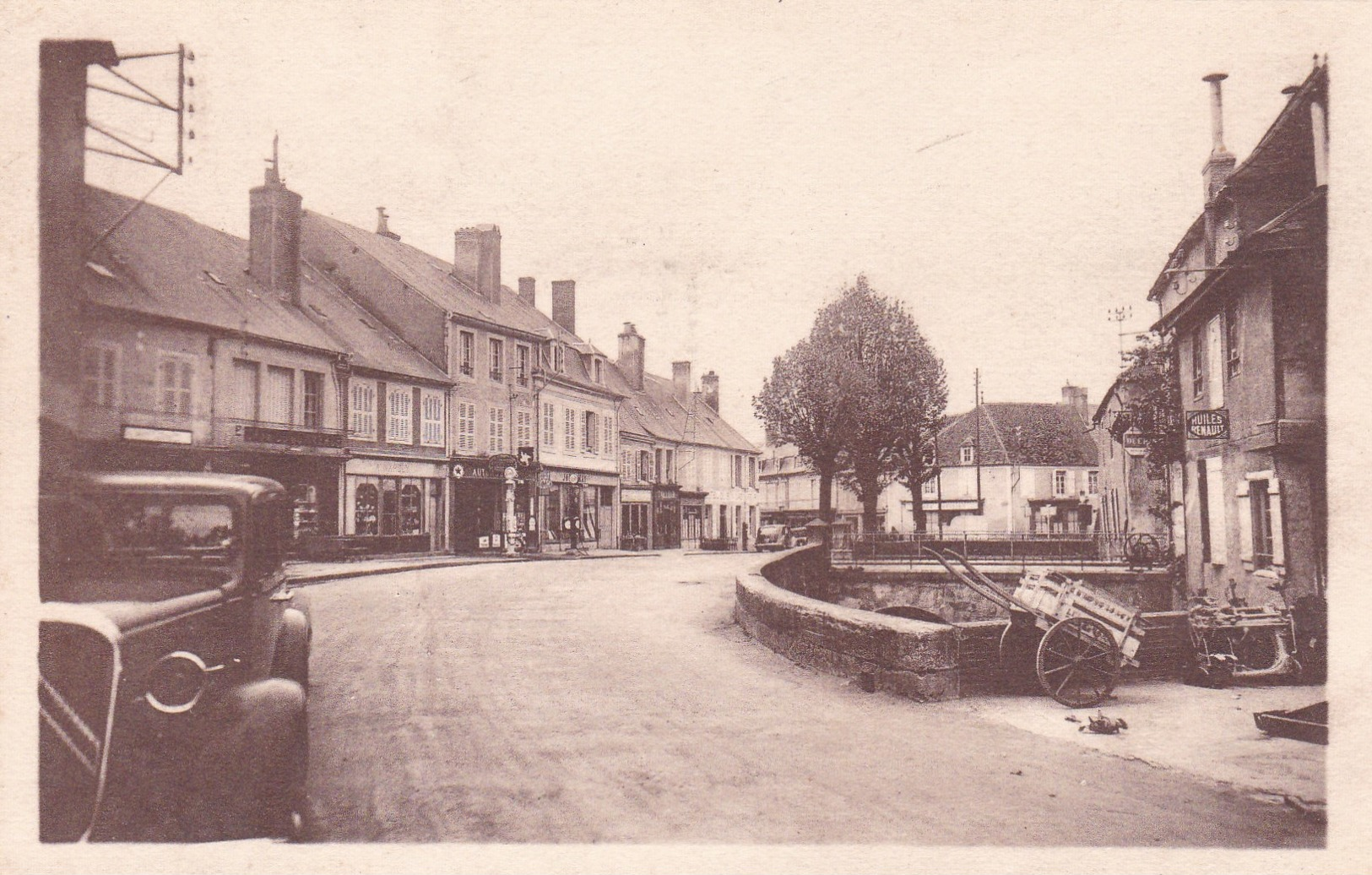 Moulins-Engilbert - Les Promenades - Autres & Non Classés