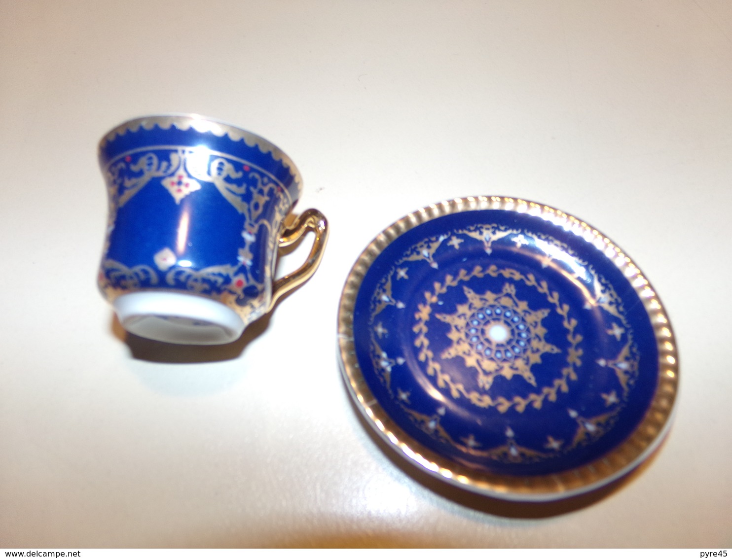 Miniature Tasse Et Sa Soucoupe Bleue Marine Décor Or " Décoration Artiste " - Sonstige & Ohne Zuordnung