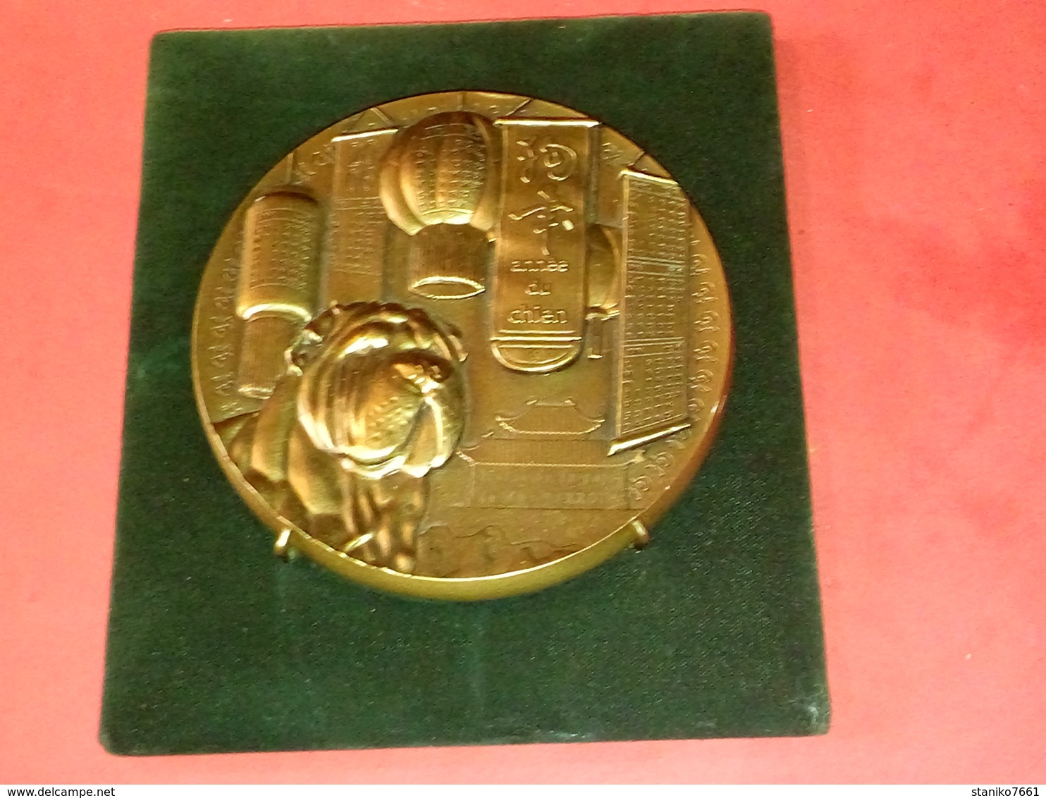 SUPERBE ! GROSSE MÉDAILLE DIA .98 / 660 GRAMMES épaisseur 1.35 Cm ANNÉE DU CHIEN 2006  Avec Support Par BAUER - Otros & Sin Clasificación