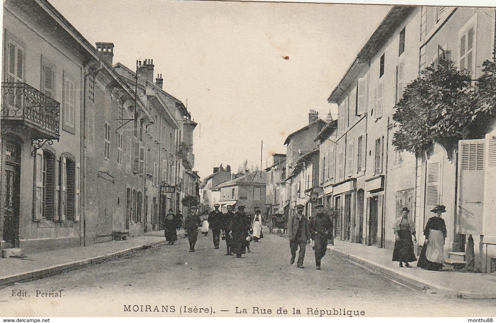 CPA 38 (Isère) MOIRANS / LA RUE DE LA REPUBLIQUE / ANIMEE - Moirans