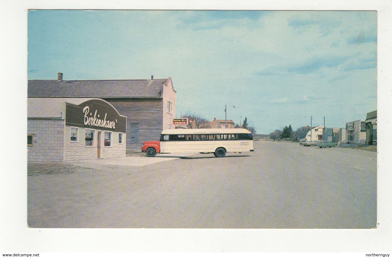 RAPID CITY, Manitoba, Canada,  Main Street & Stores, "Roadside Canada" Bus, 1960's Chrome Postcard - Sonstige & Ohne Zuordnung