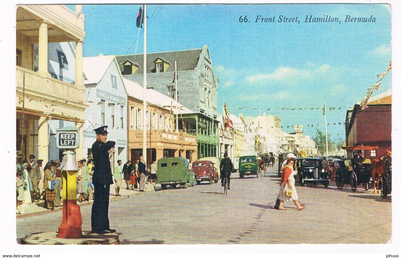 BERM-17   HAMILTON : Front Street ( With Policeman) - Bermuda