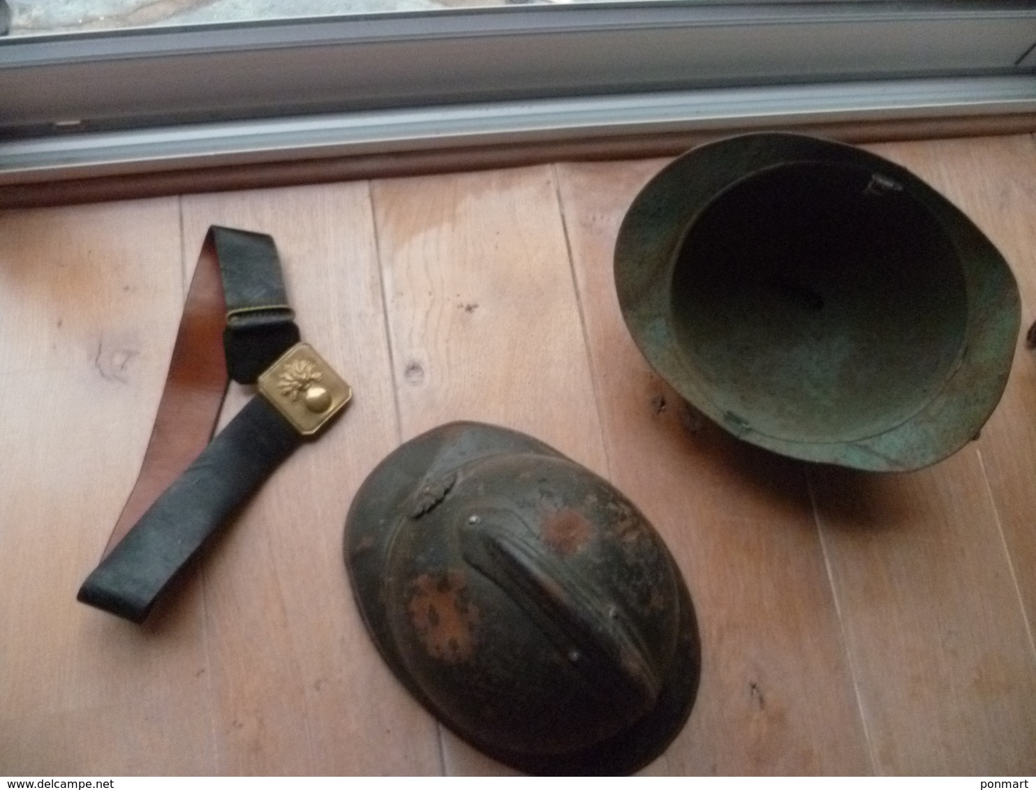 Guerre 14-18   Lot 2 Casques  Adrian ,infanterie,  Modèle Après Septembre 2016 + 1 Ceinturon Saint-Cyr ? - Casques & Coiffures